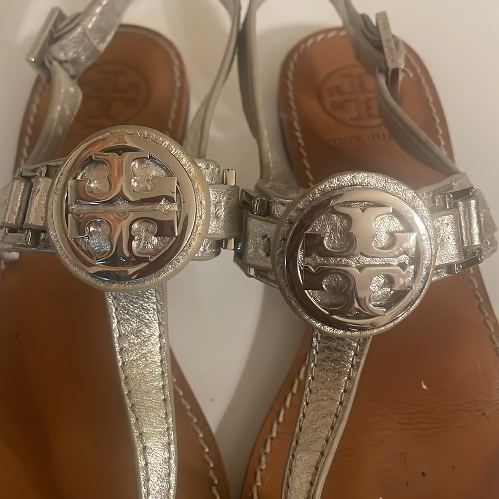 Tory Burch Silver Metallic Thong Sandal size 6.5 - Picture 2 of 6